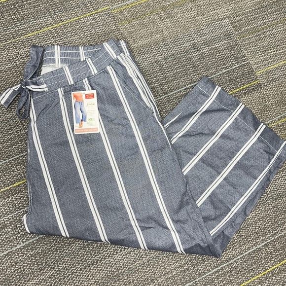 Levi’s Strauss Signature Striped Wide Leg Crop Plus Size Casual Pants - Picture 2 of 9